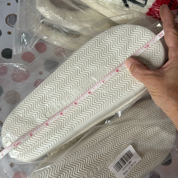 Mrs Slippers - Picture 4 of 5